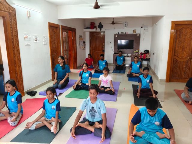 Morning batch seated in meditation at the New Perungalathur centre